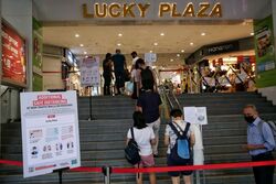 Lucky Plaza (D9), Shop House #455382151